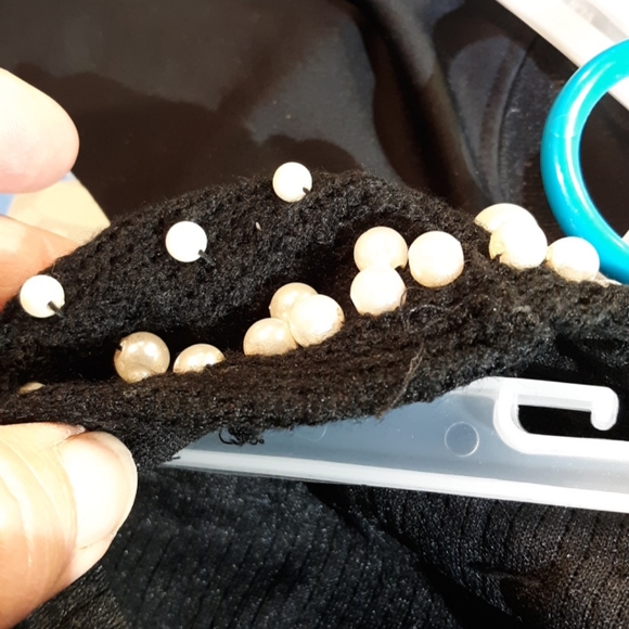 Open back sweater w beads - Picture 6 of 6